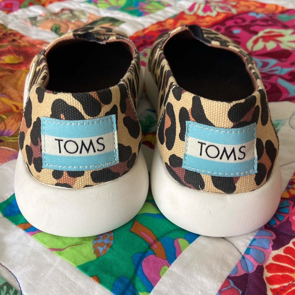 TOMS Leopard Print Loafers!!!
